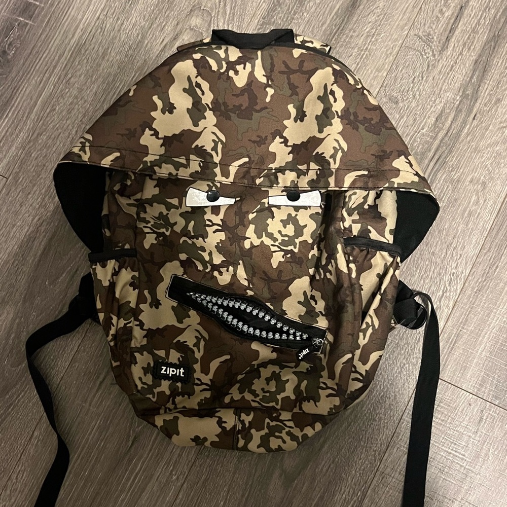 Boys camo bookbag, good shape, lightly used